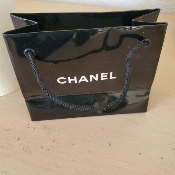 Authentic Chanel White on White Wrapping Paper Bolt Roll  2010 Vintage & 2 Bags - Picture 8 of 10